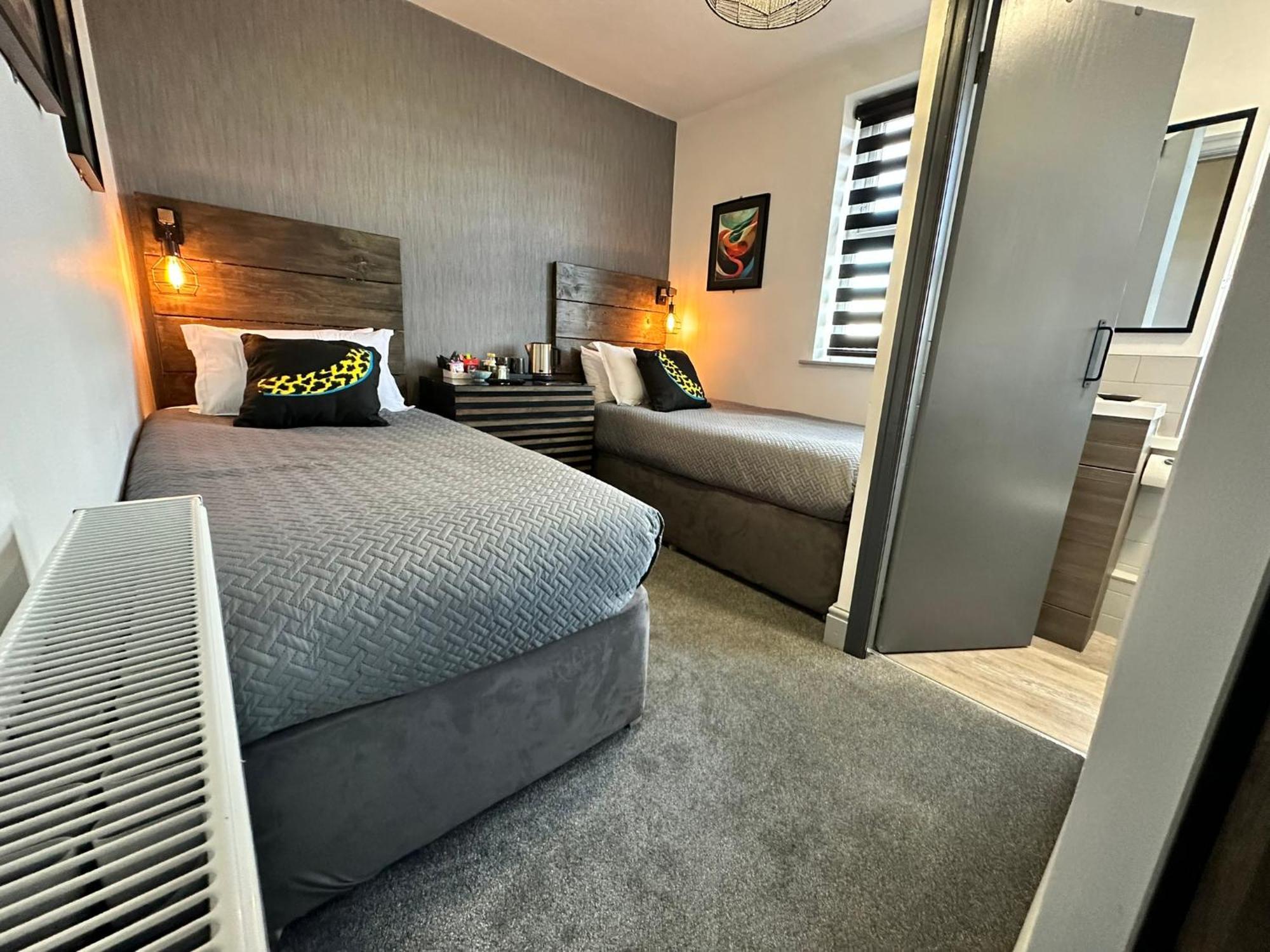 Twin Room,1567874702:JPEG